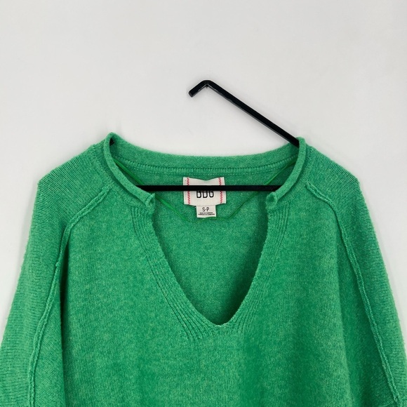 BDG Cardiff Notch Neck Soft Cropped Raw Hem Boxy Fit Slit Sweater In Green - Picture 1 of 6